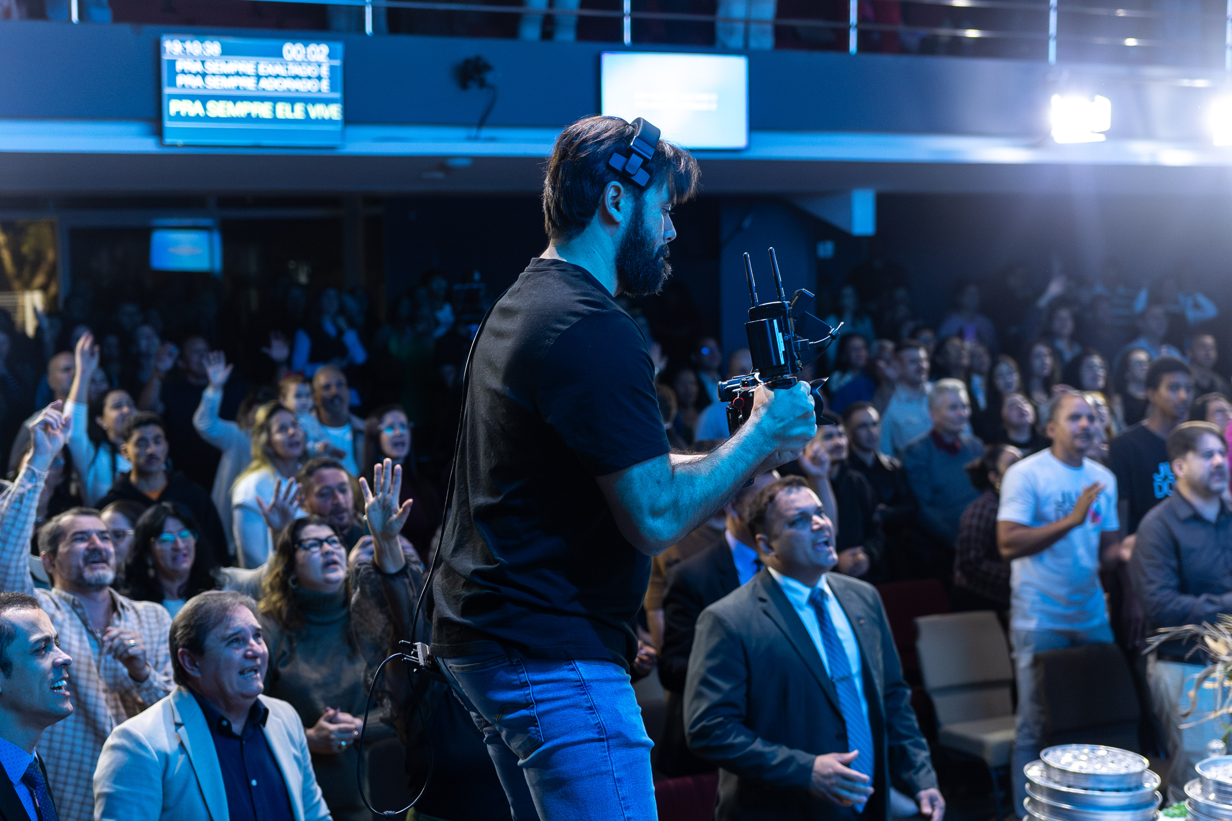 Como é a transmissão na ADFV